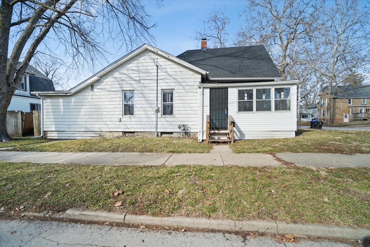 1102 N Lee Street, Bloomington, IL 61701