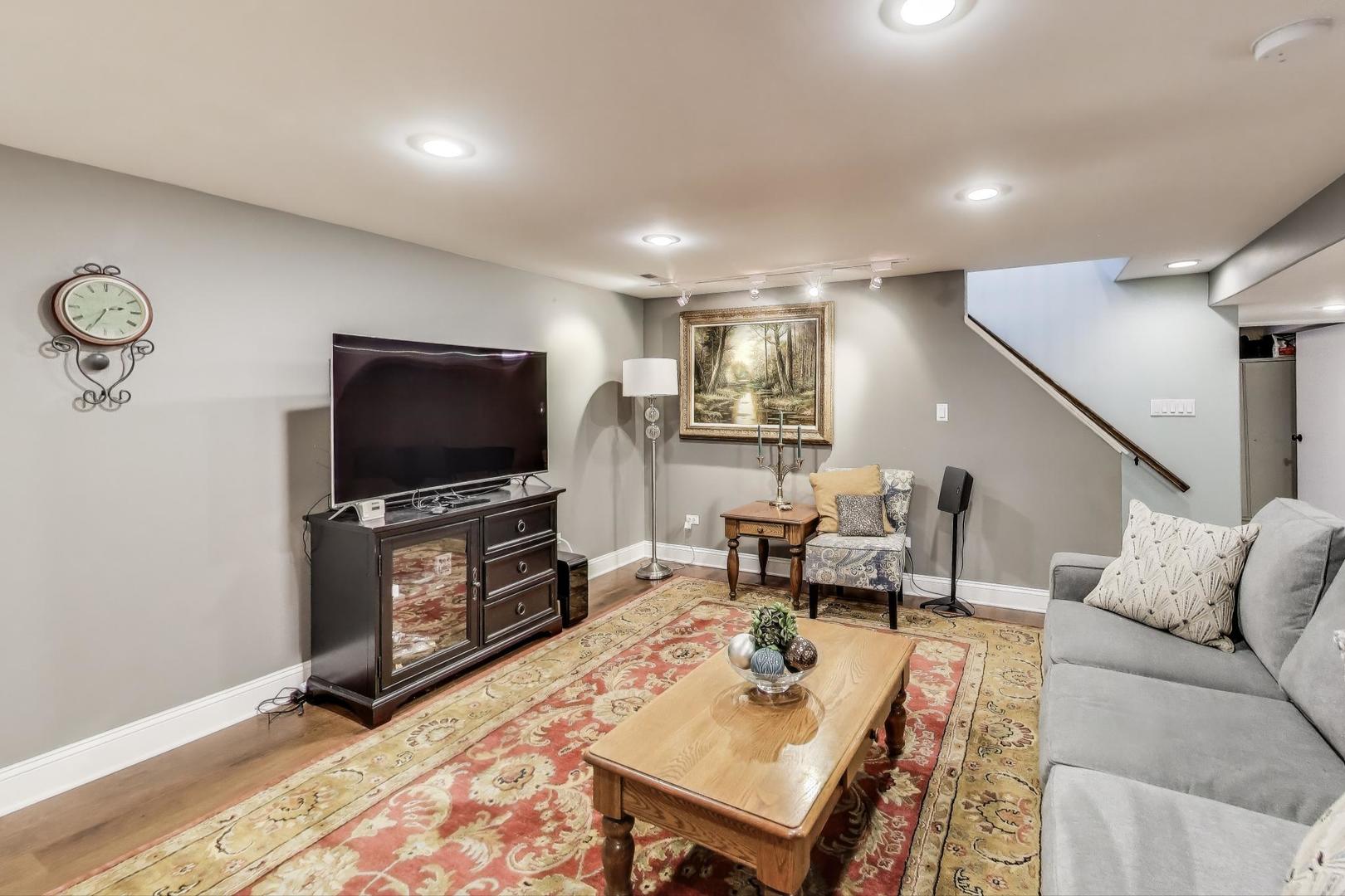 723 S EVERGREEN Avenue, Arlington Heights, IL 60005