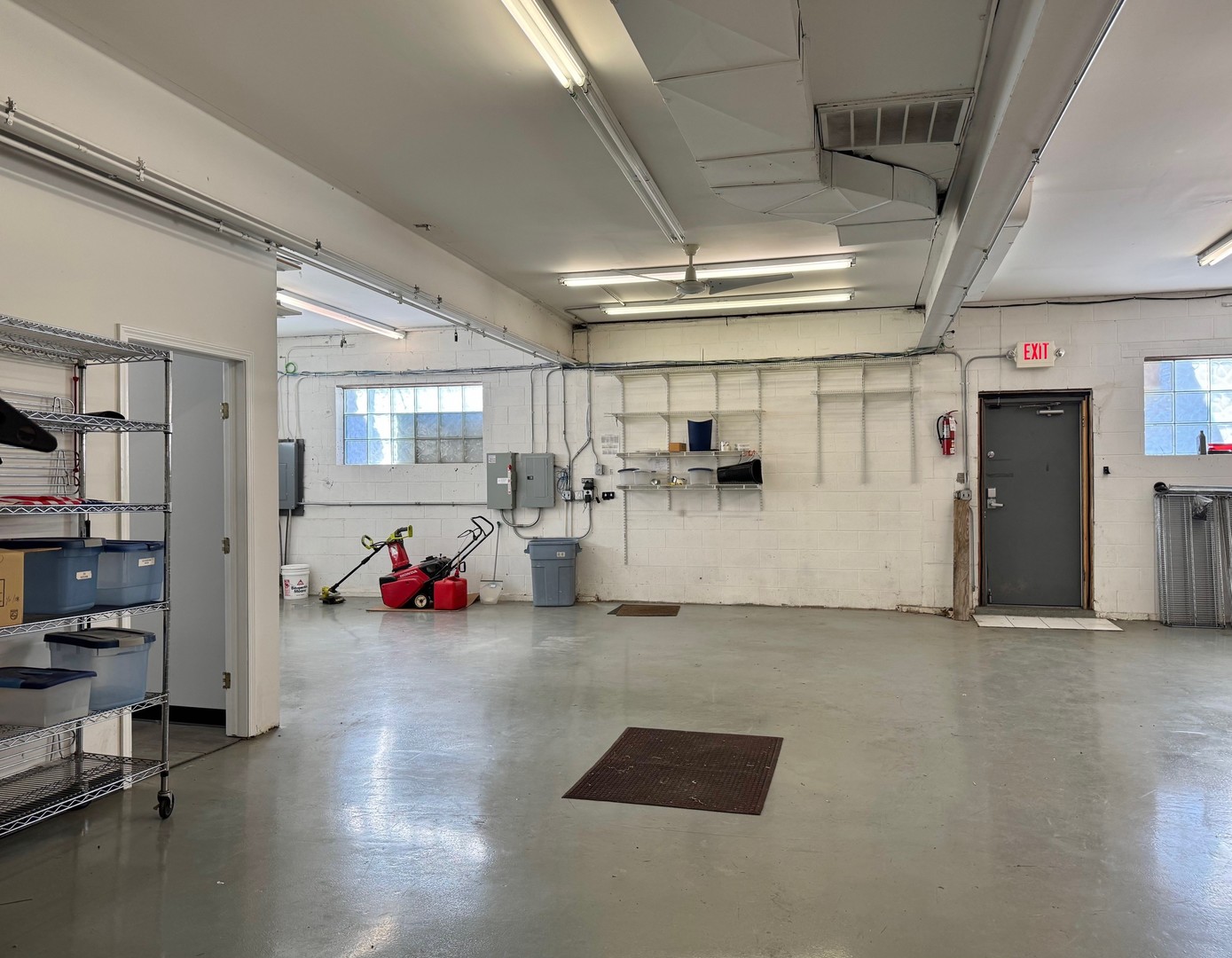 1829 E Oakton Street, Des Plaines, IL 60018