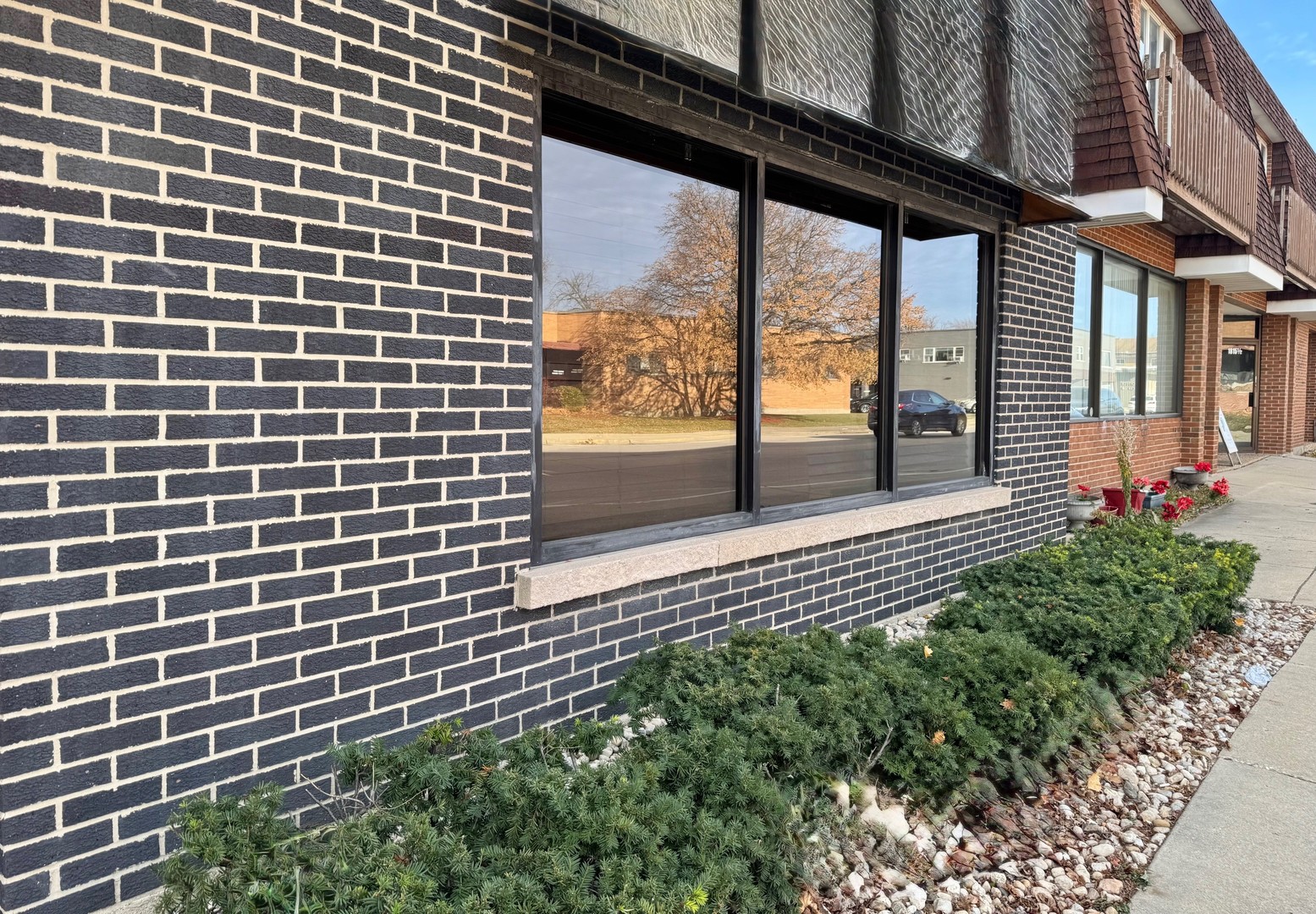 1829 E Oakton Street, Des Plaines, IL 60018