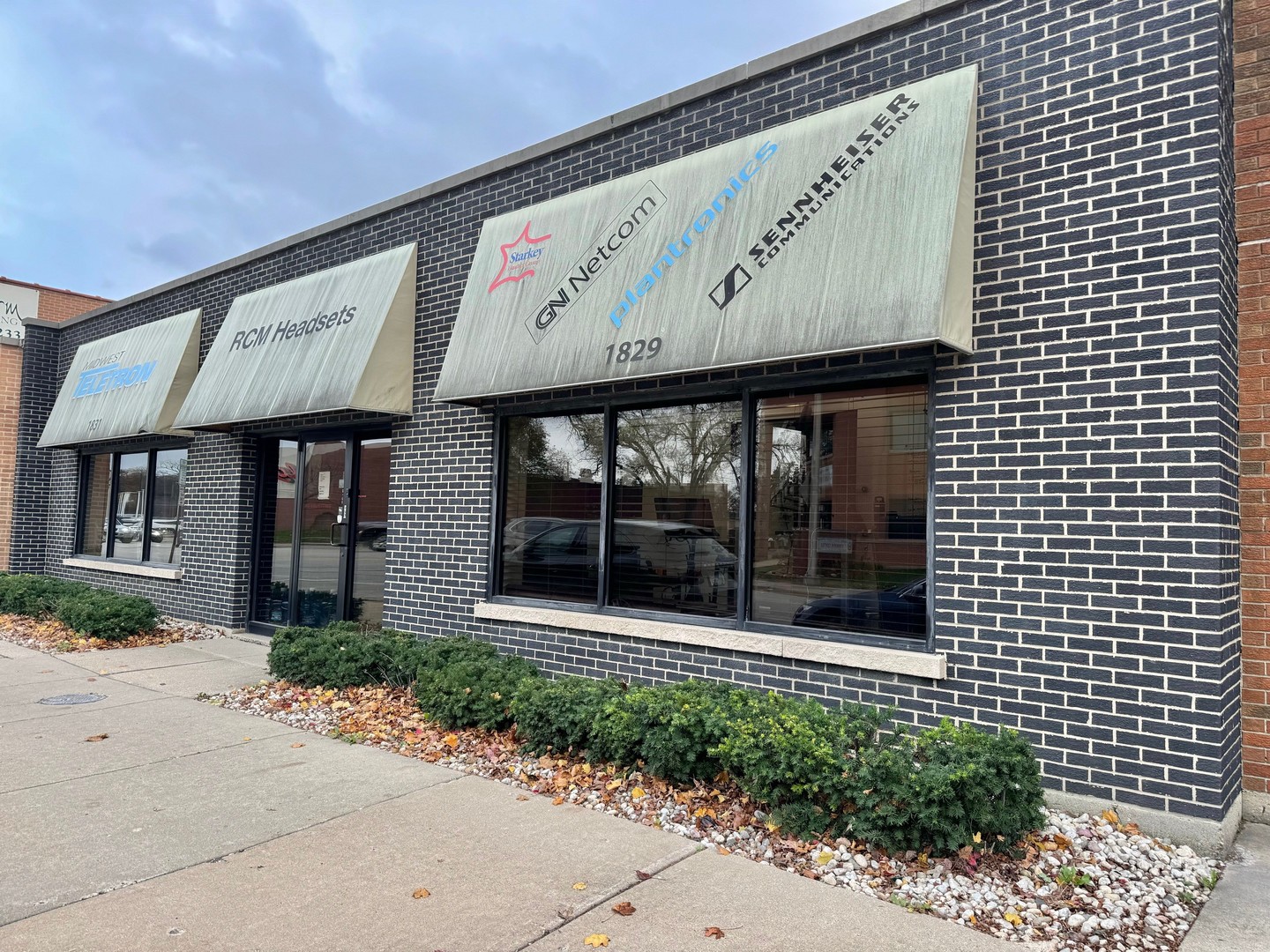 1829 E Oakton Street, Des Plaines, IL 60018