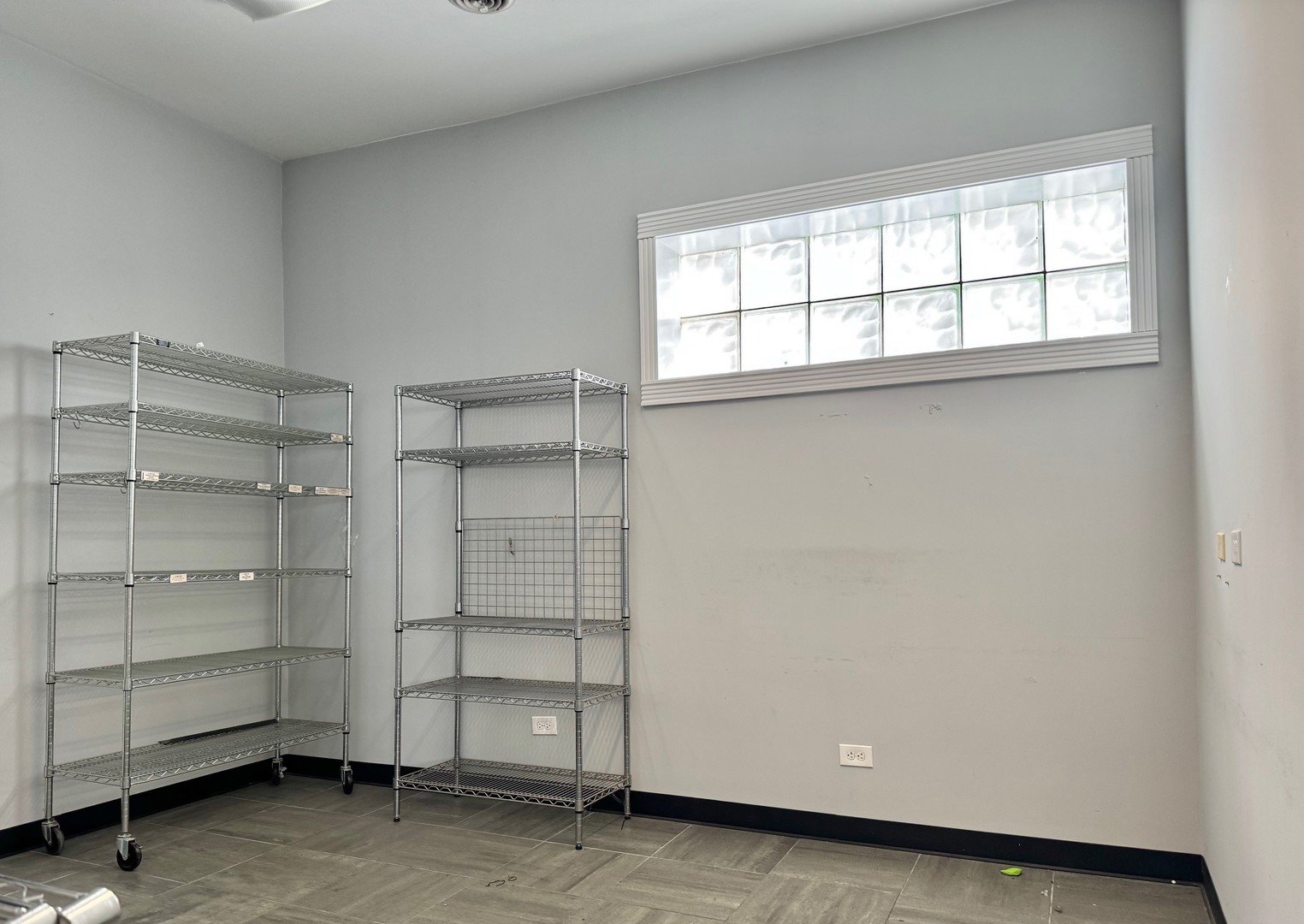 1829 E Oakton Street, Des Plaines, IL 60018
