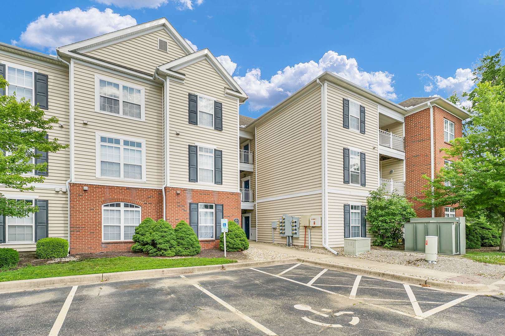 1901 N Lincoln Avenue #201, Urbana, IL 61801