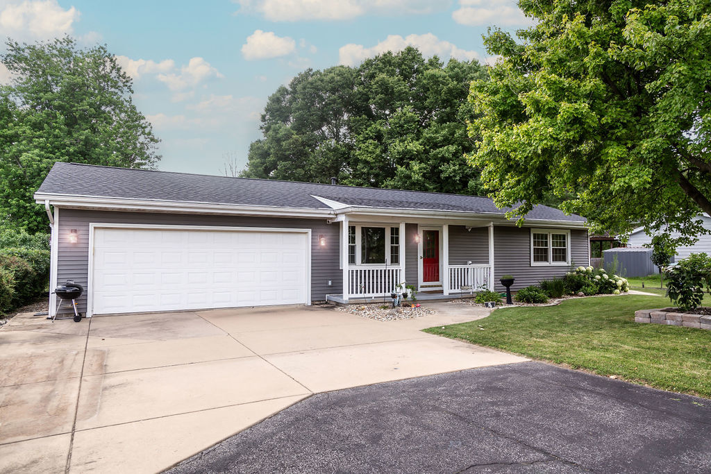 802 N Main Street, Eureka, IL 61530