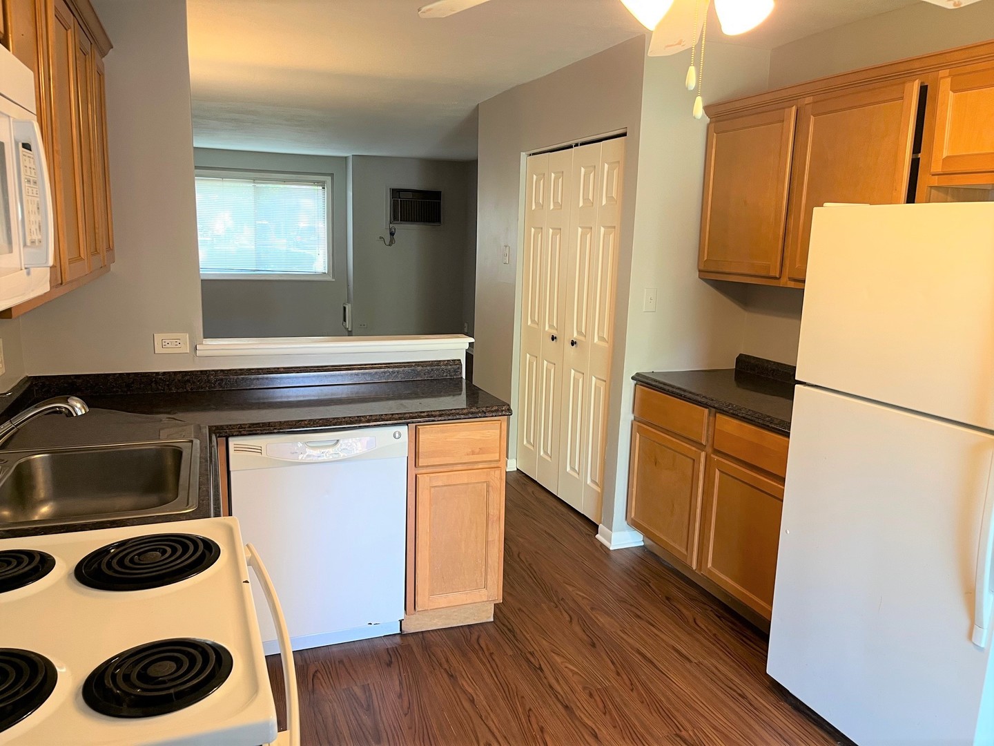 148 Dunteman Drive #101, Glendale Heights, IL 60139