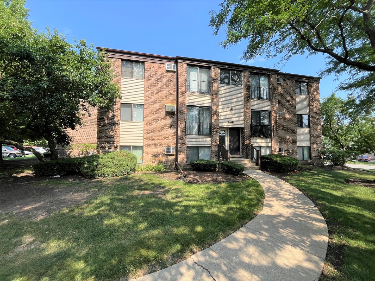 148 Dunteman Drive #101, Glendale Heights, IL 60139