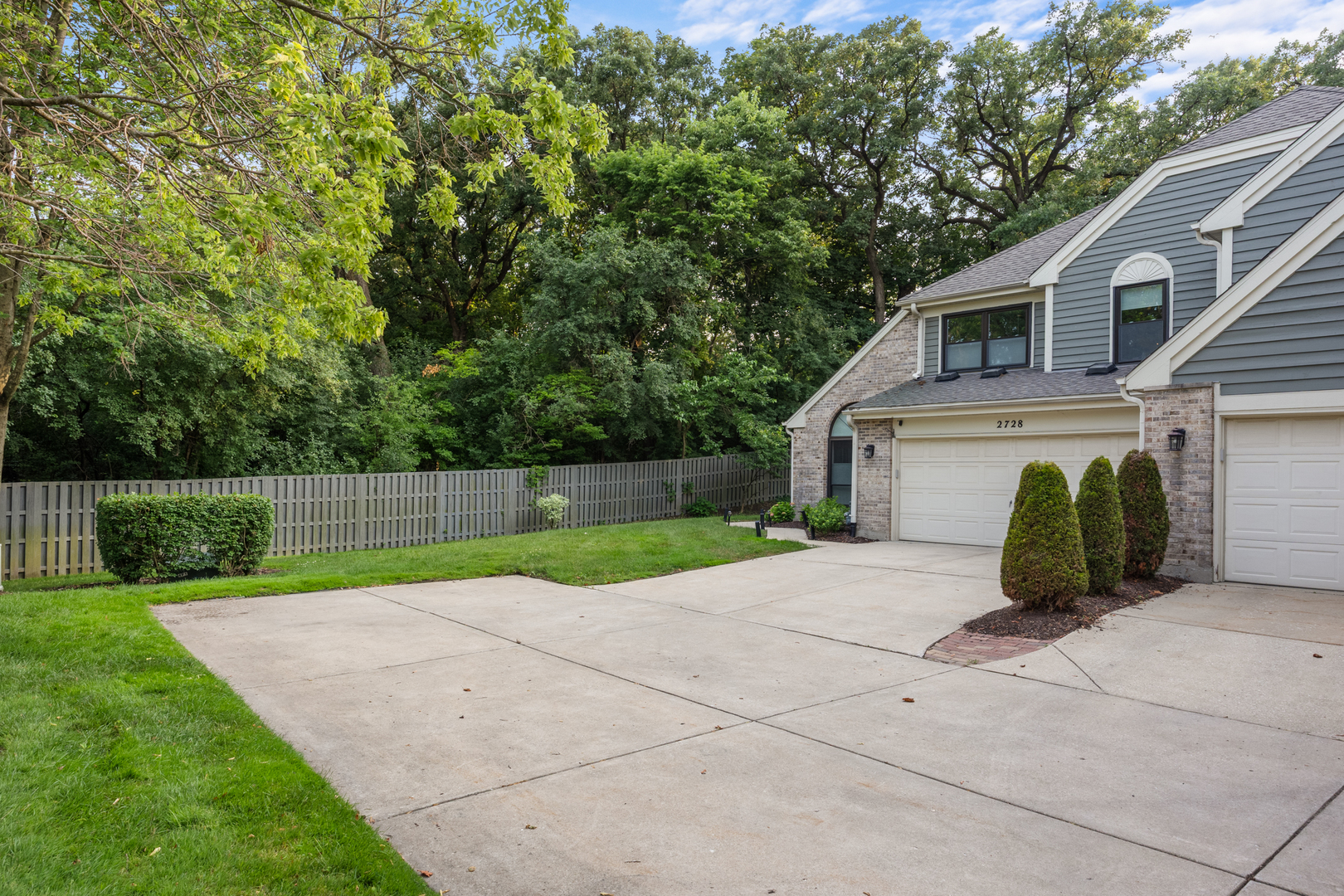 2728 Burton Court, Westchester, IL 60154