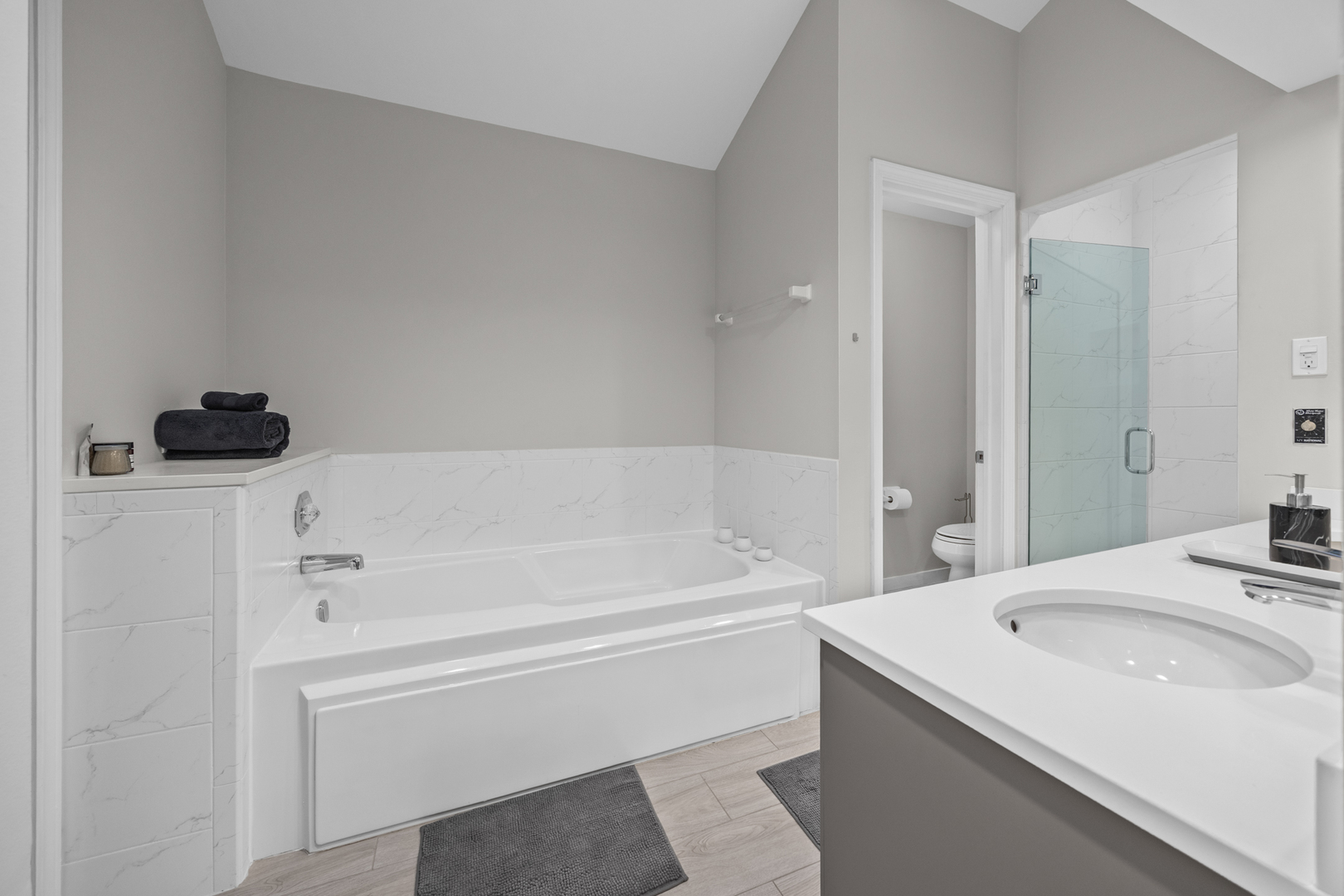 2728 Burton Court, Westchester, IL 60154