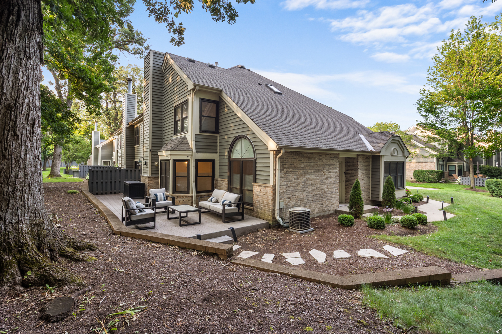 2728 Burton Court, Westchester, IL 60154