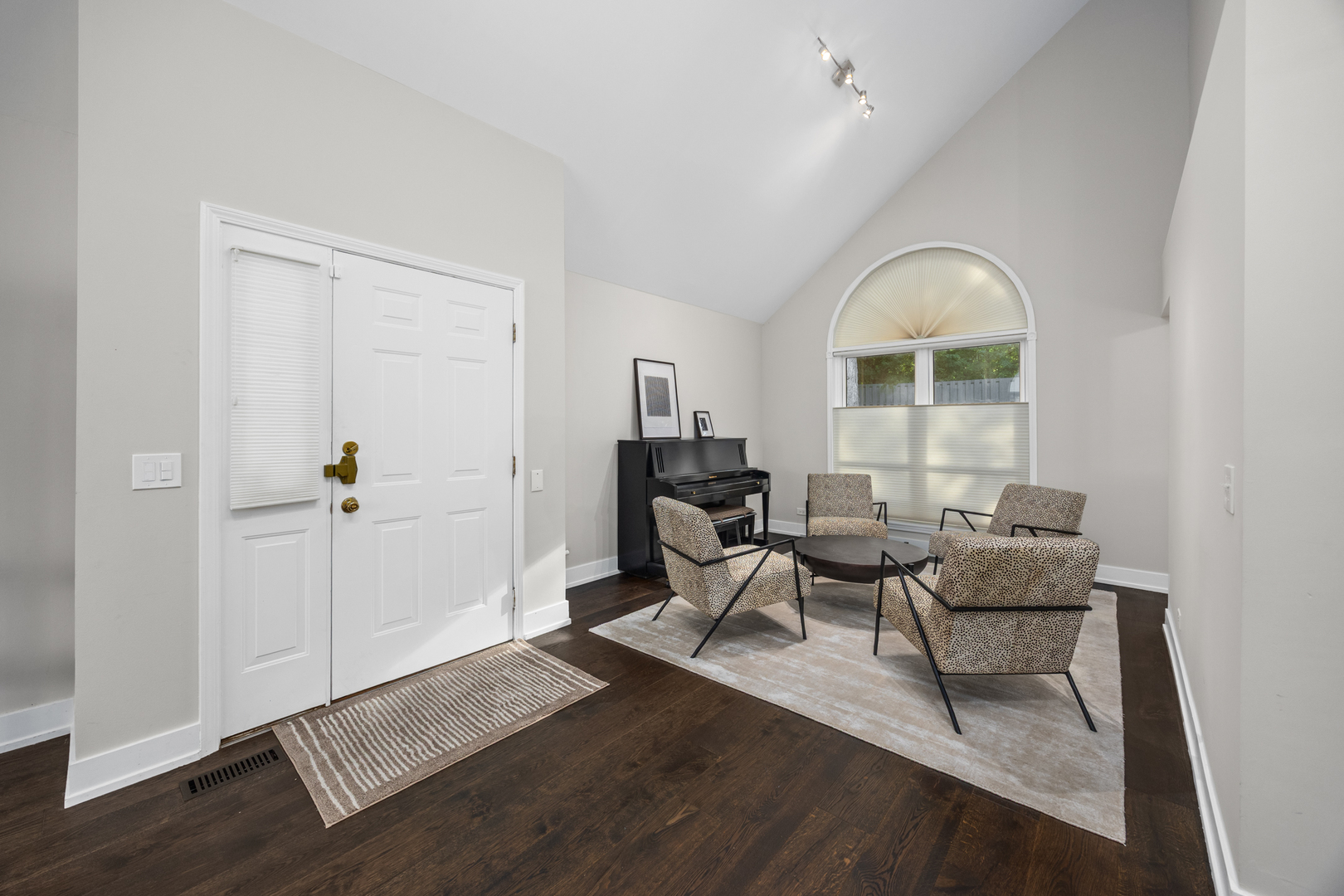 2728 Burton Court, Westchester, IL 60154