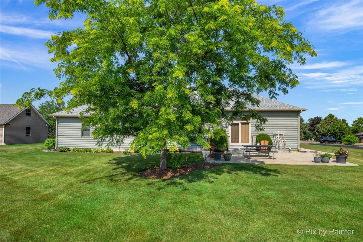 971 Teton Drive, Woodstock, IL 60098