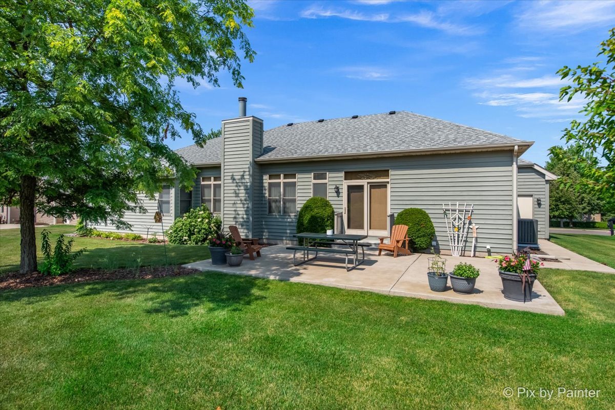 971 Teton Drive, Woodstock, IL 60098