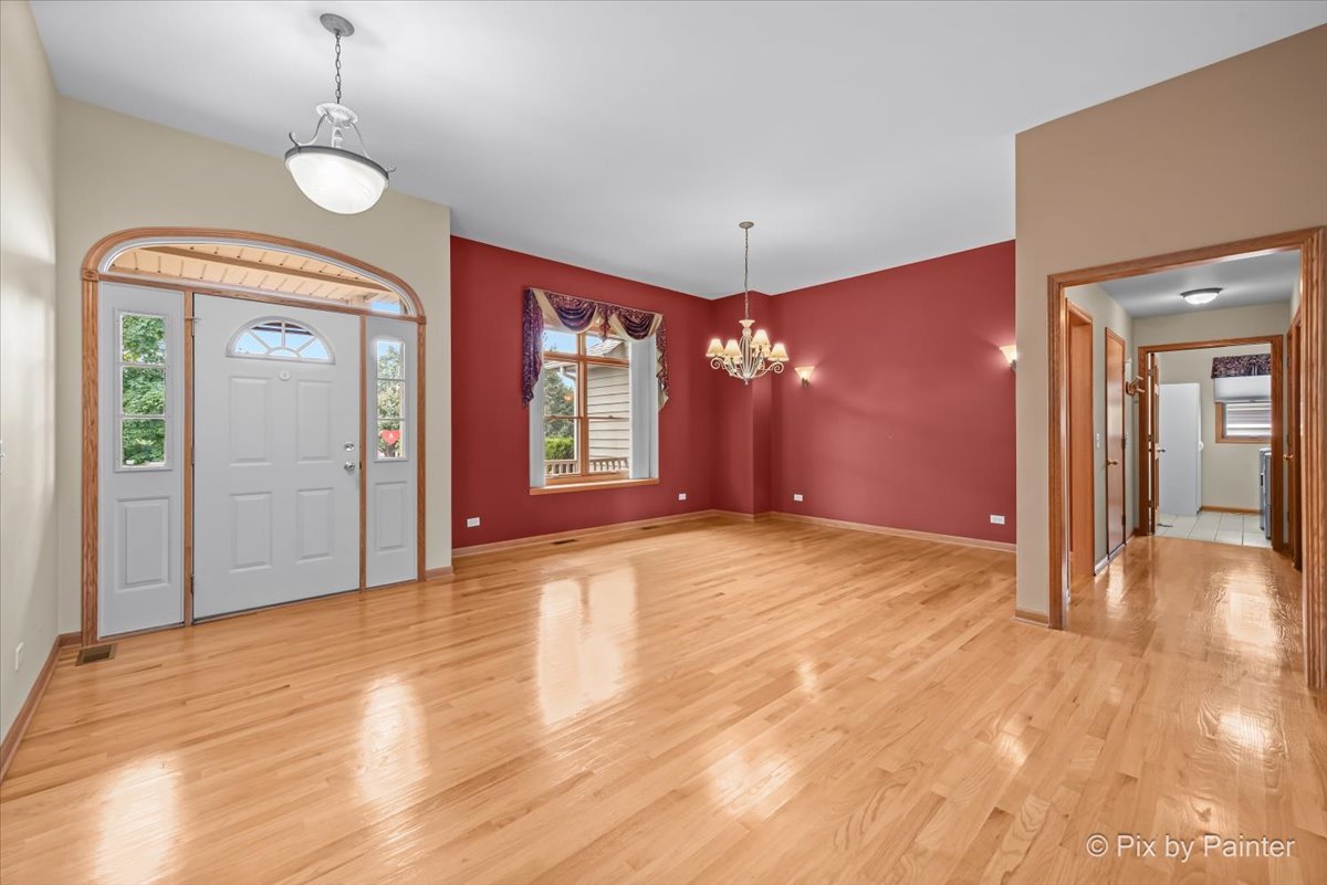 971 Teton Drive, Woodstock, IL 60098