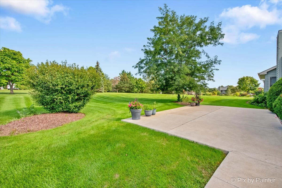 971 Teton Drive, Woodstock, IL 60098