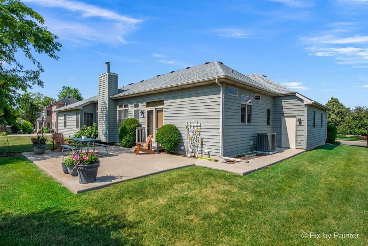 971 Teton Drive, Woodstock, IL 60098