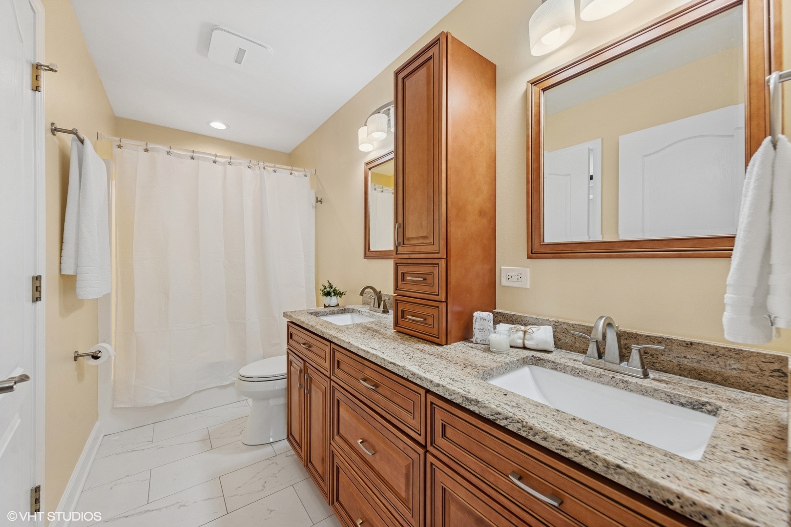 126 Goldenhill Street, Carol Stream, IL 60188