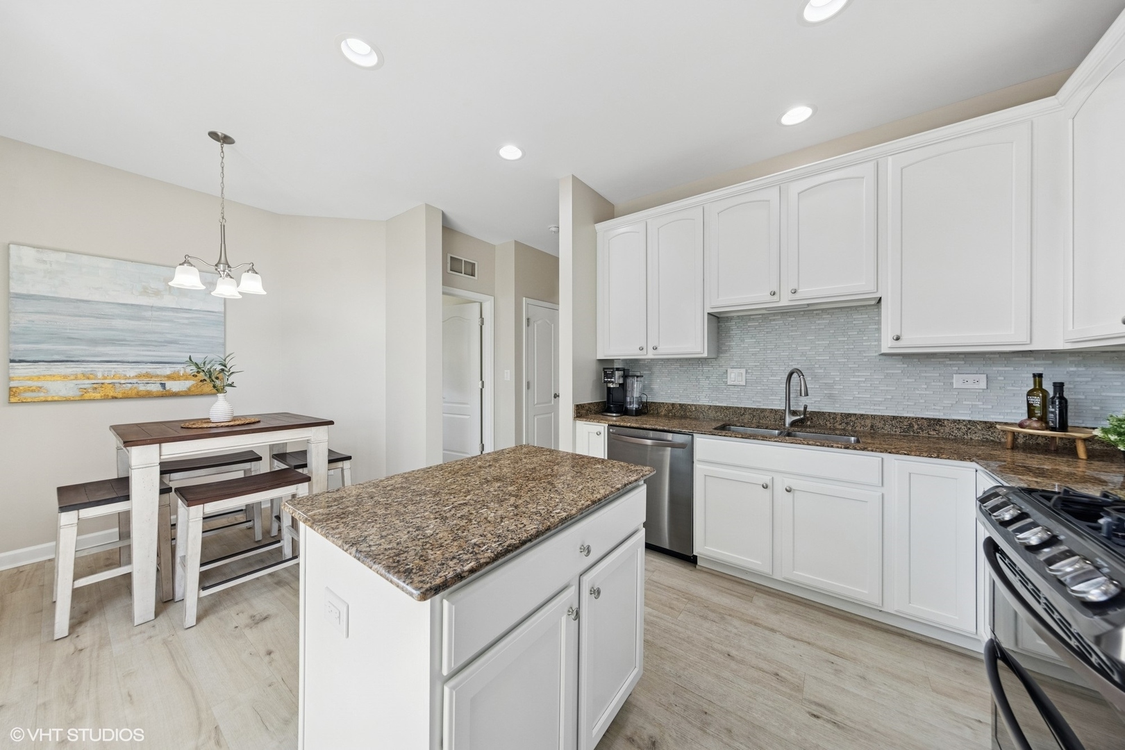 126 Goldenhill Street, Carol Stream, IL 60188