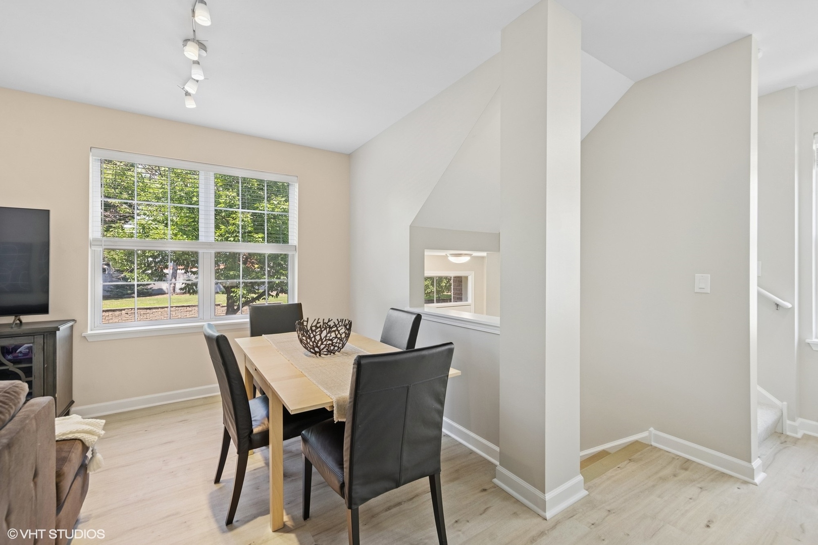 126 Goldenhill Street, Carol Stream, IL 60188
