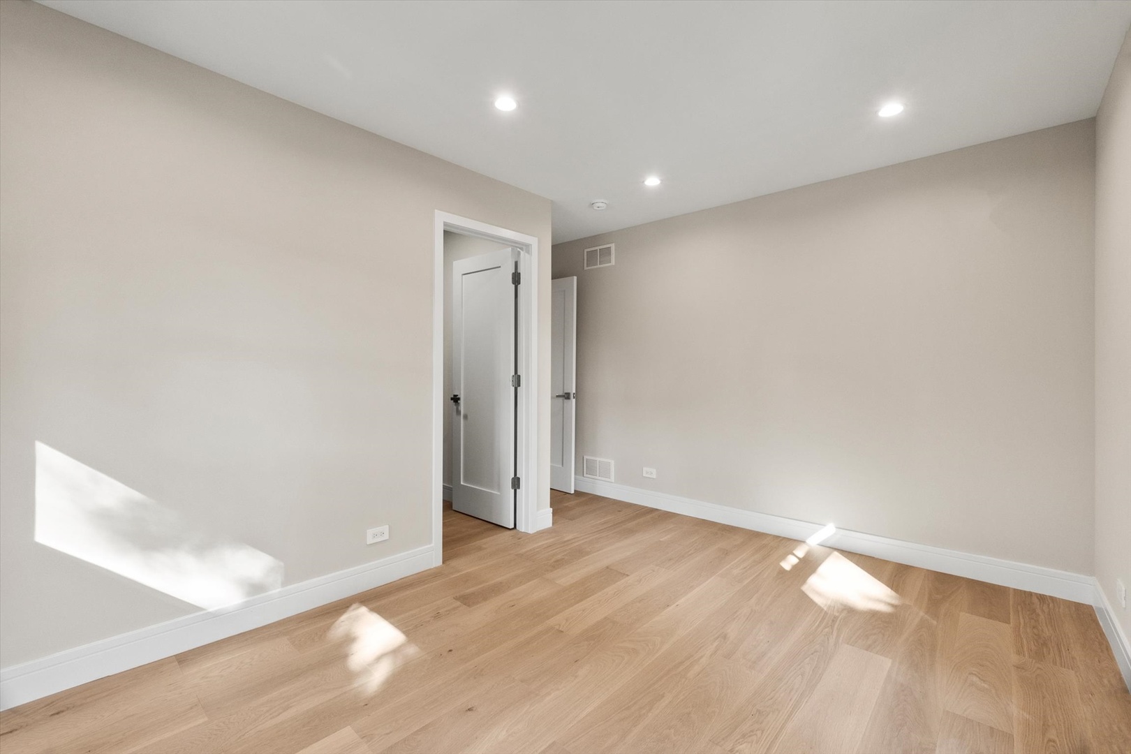 415 N Haddow Avenue, Arlington Heights, IL 60004