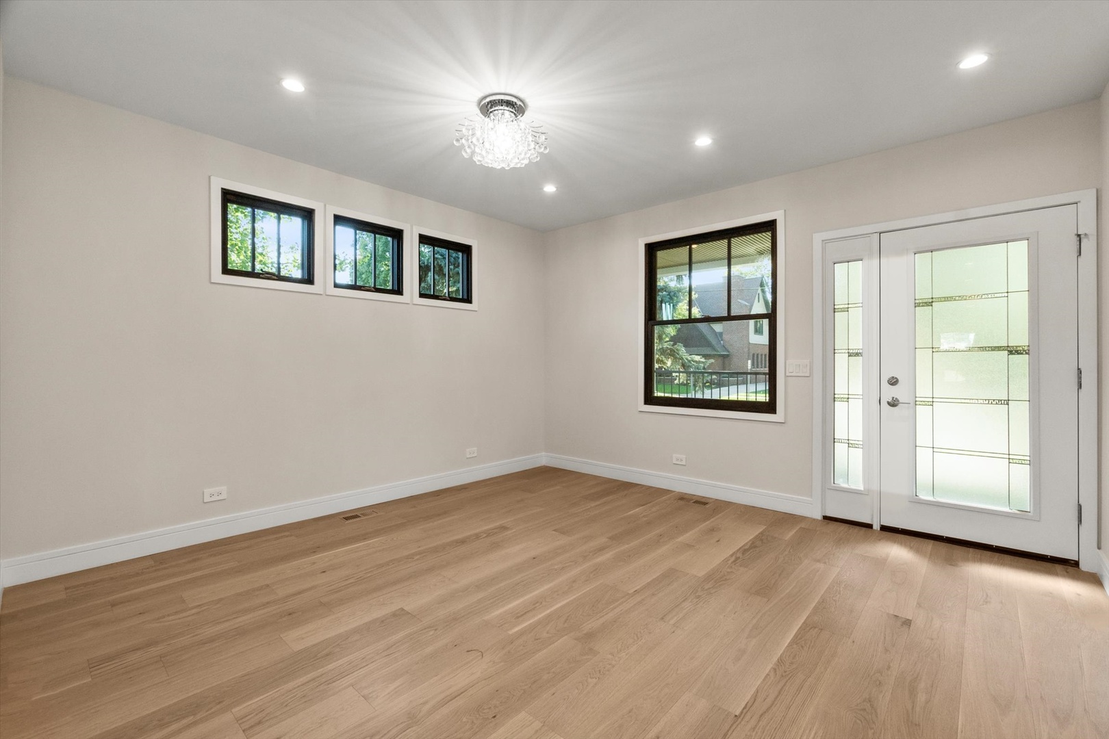 415 N Haddow Avenue, Arlington Heights, IL 60004