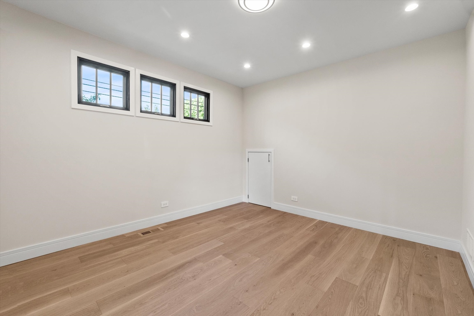 415 N Haddow Avenue, Arlington Heights, IL 60004