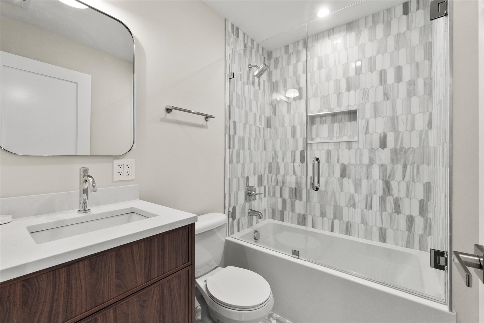 415 N Haddow Avenue, Arlington Heights, IL 60004