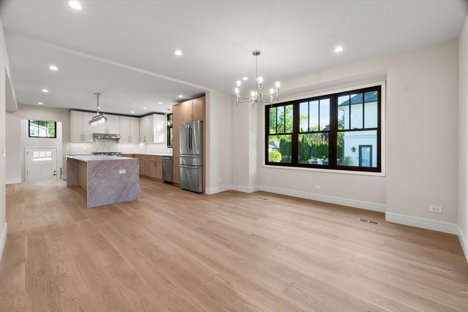 415 N Haddow Avenue, Arlington Heights, IL 60004