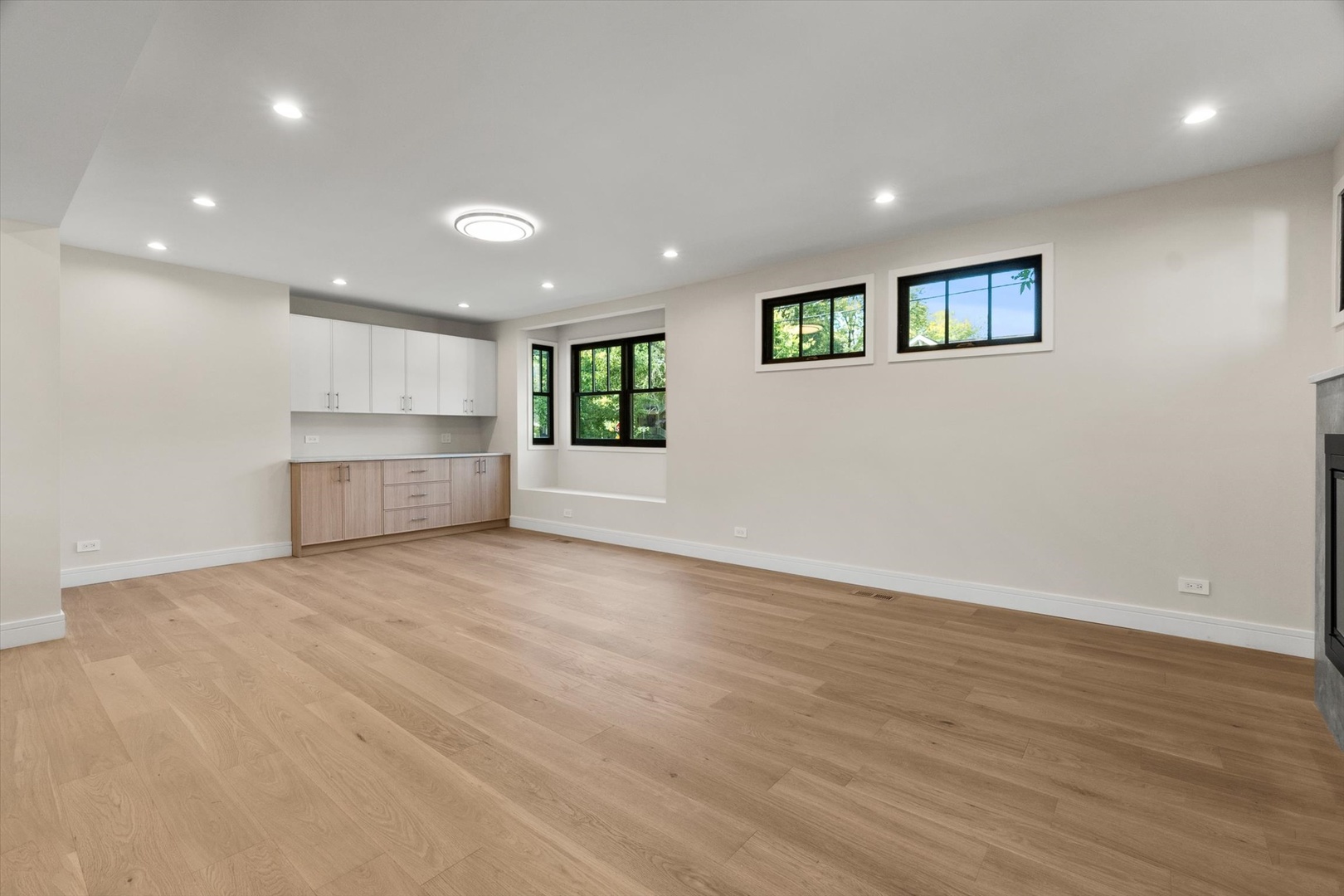 415 N Haddow Avenue, Arlington Heights, IL 60004