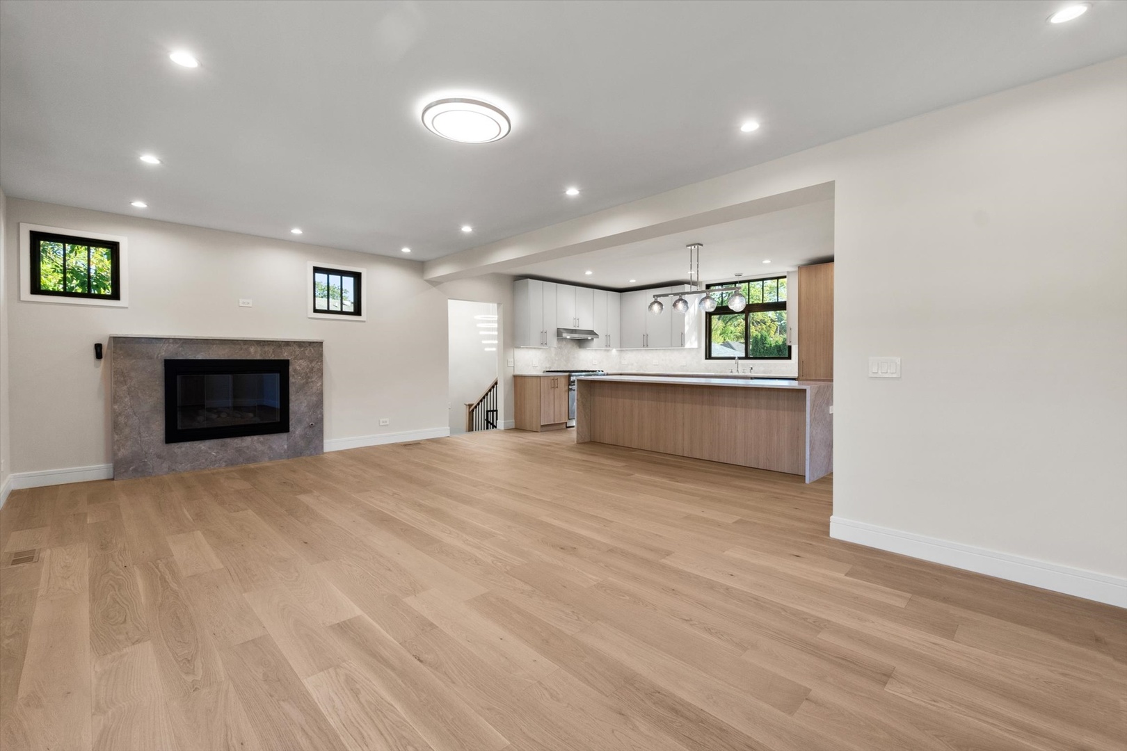 415 N Haddow Avenue, Arlington Heights, IL 60004