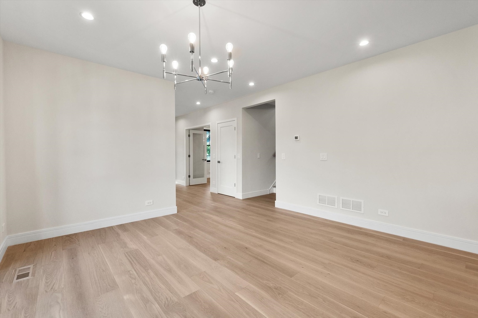 415 N Haddow Avenue, Arlington Heights, IL 60004