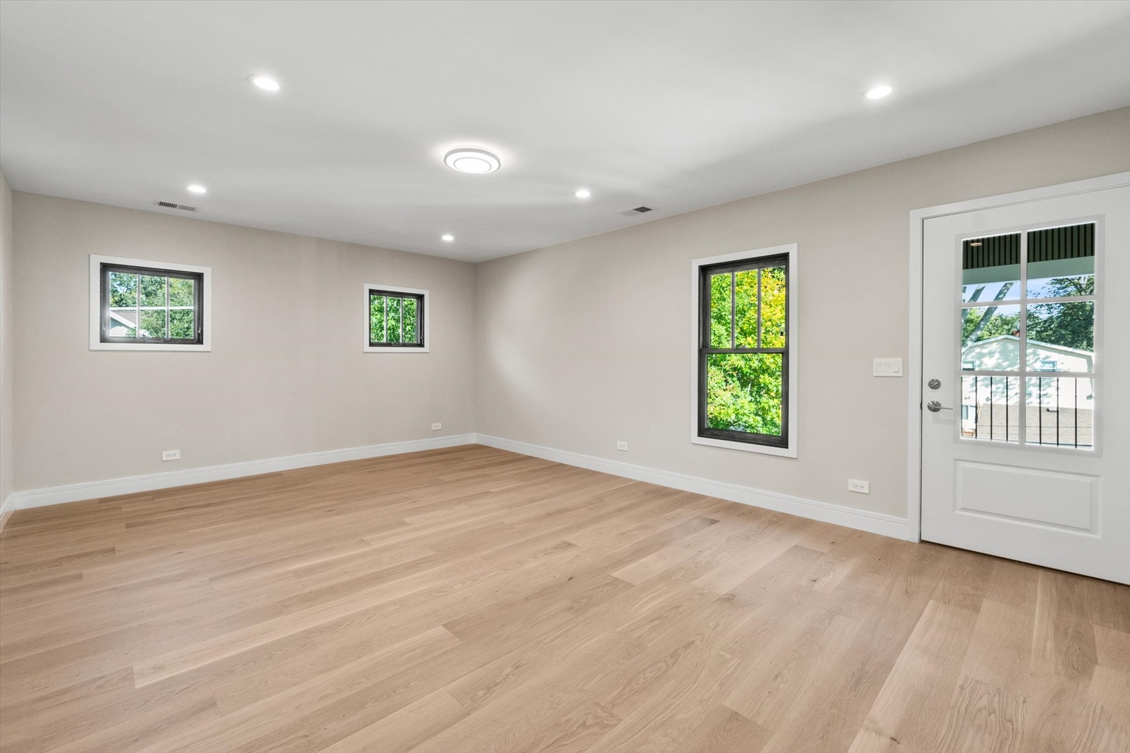 415 N Haddow Avenue, Arlington Heights, IL 60004