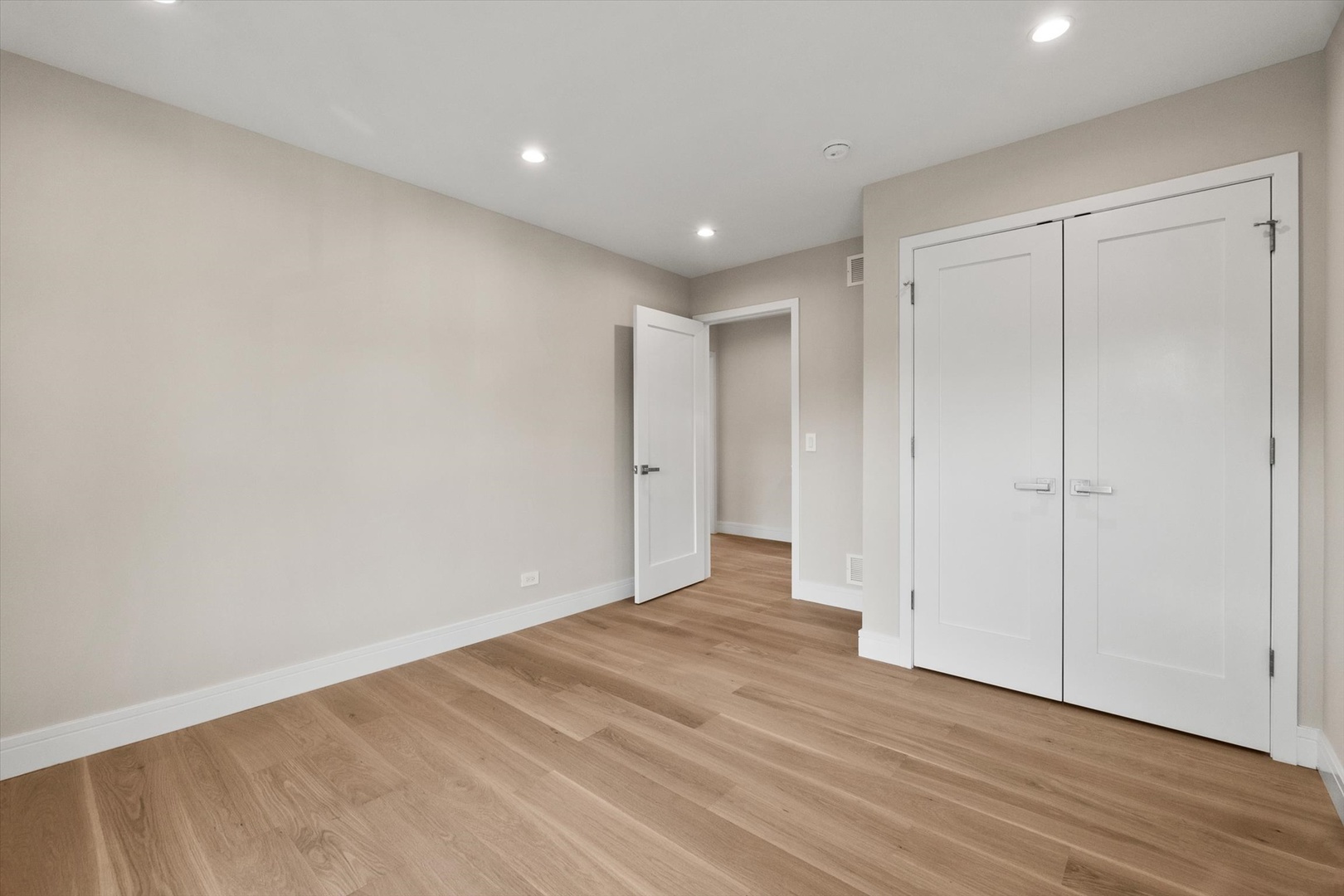 415 N Haddow Avenue, Arlington Heights, IL 60004