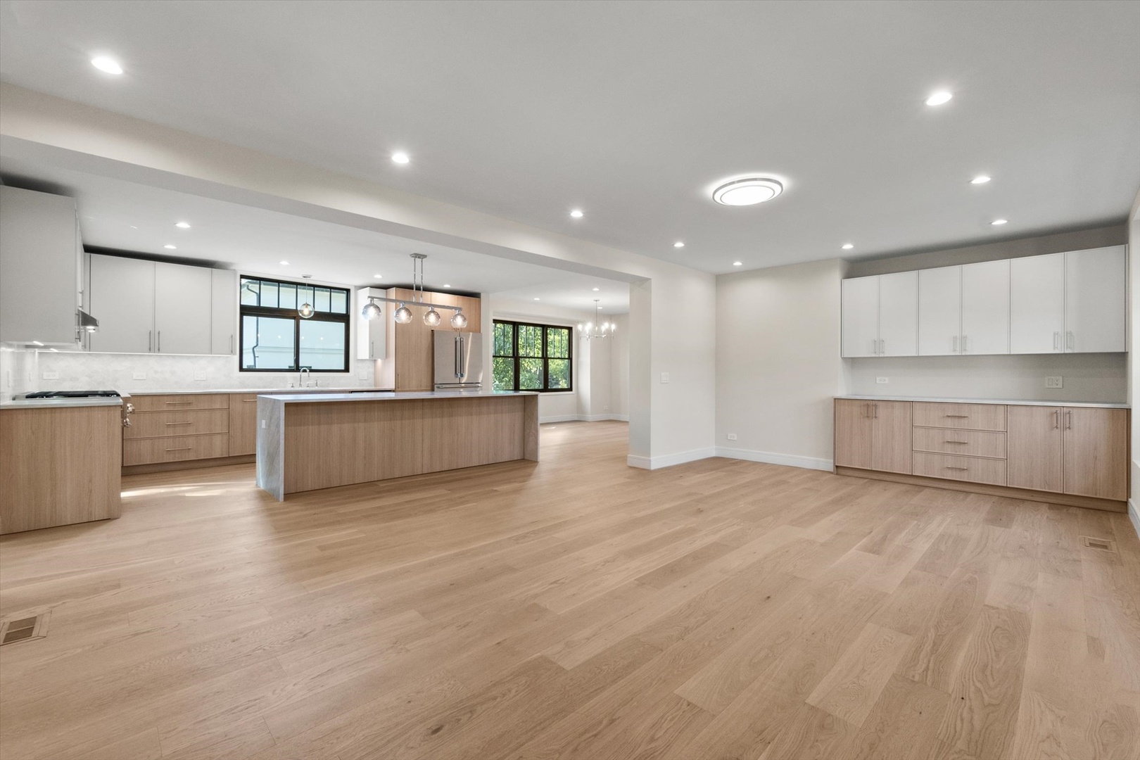 415 N Haddow Avenue, Arlington Heights, IL 60004