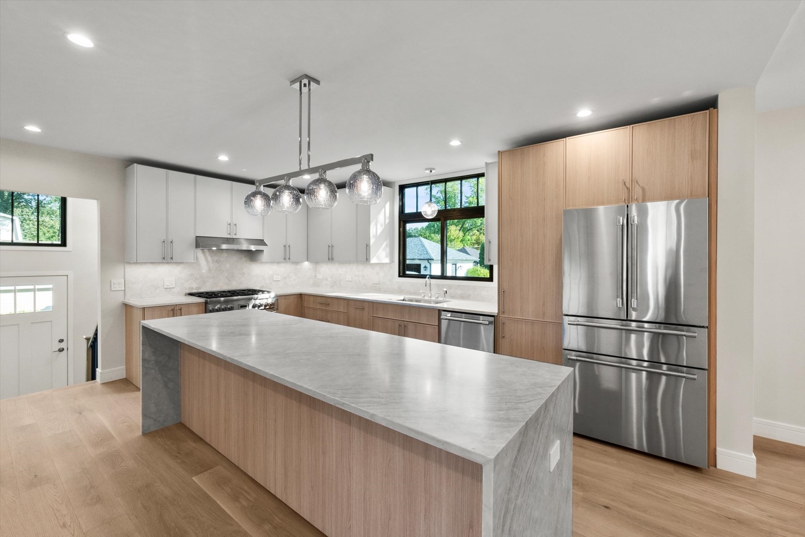 415 N Haddow Avenue, Arlington Heights, IL 60004