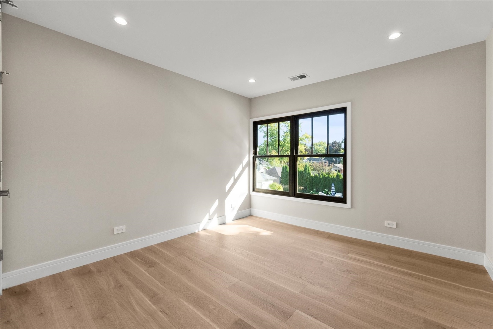 415 N Haddow Avenue, Arlington Heights, IL 60004