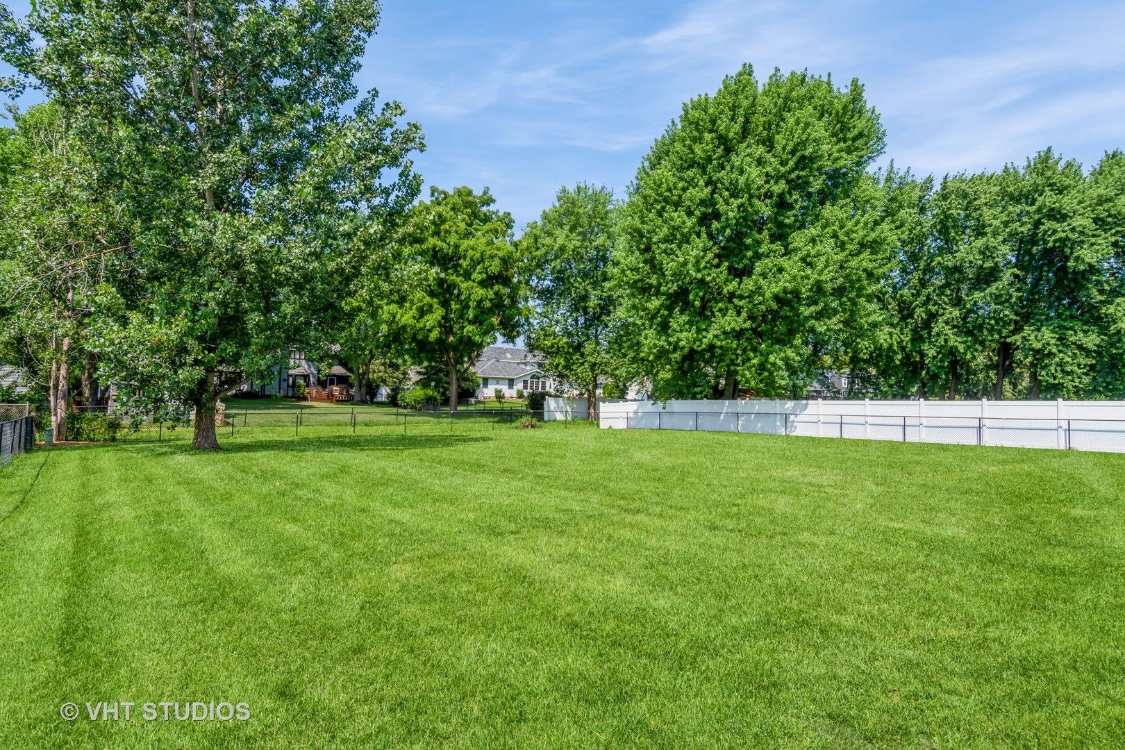 11S502 WALTER Lane, Naperville, IL 60564
