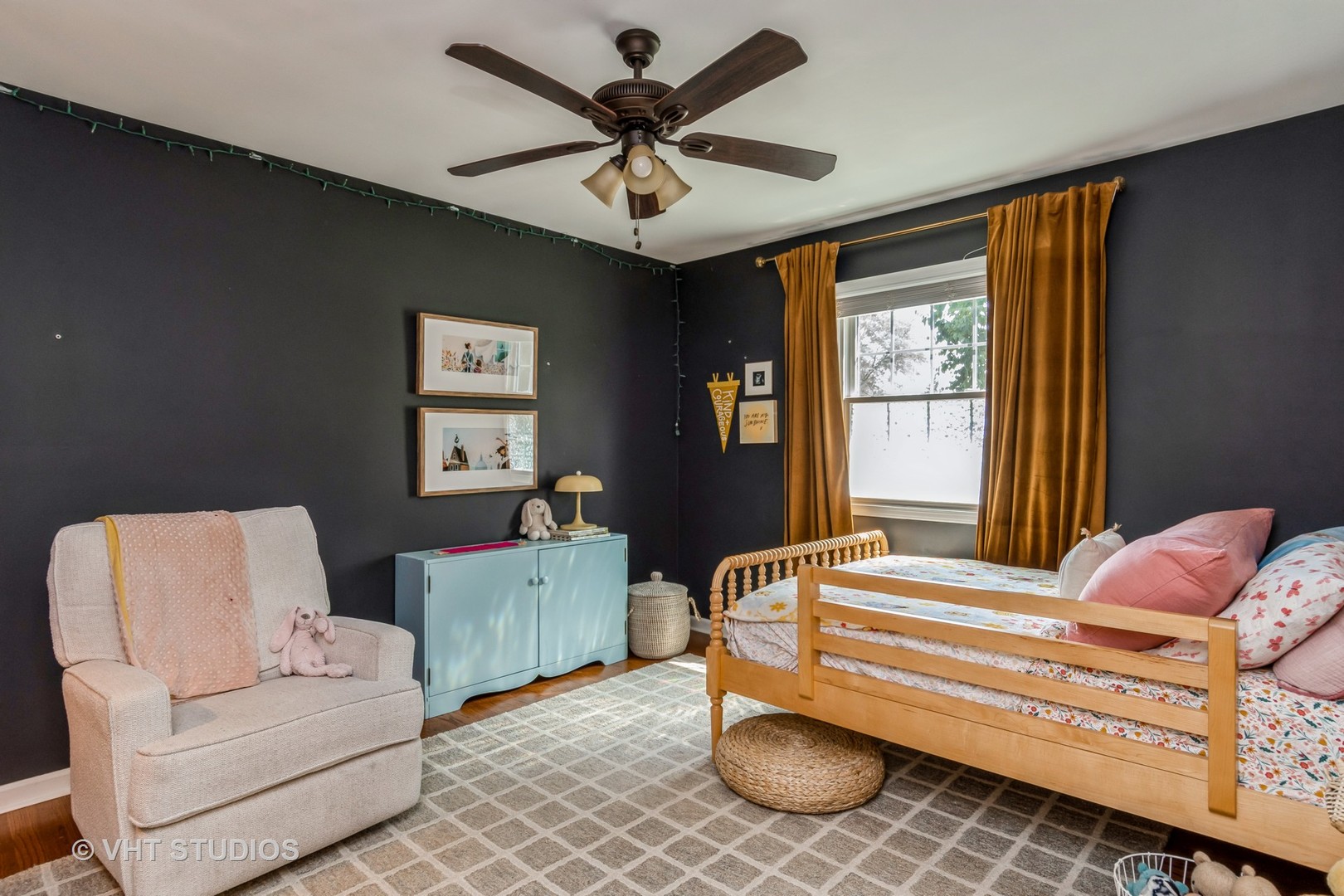 11S502 WALTER Lane, Naperville, IL 60564