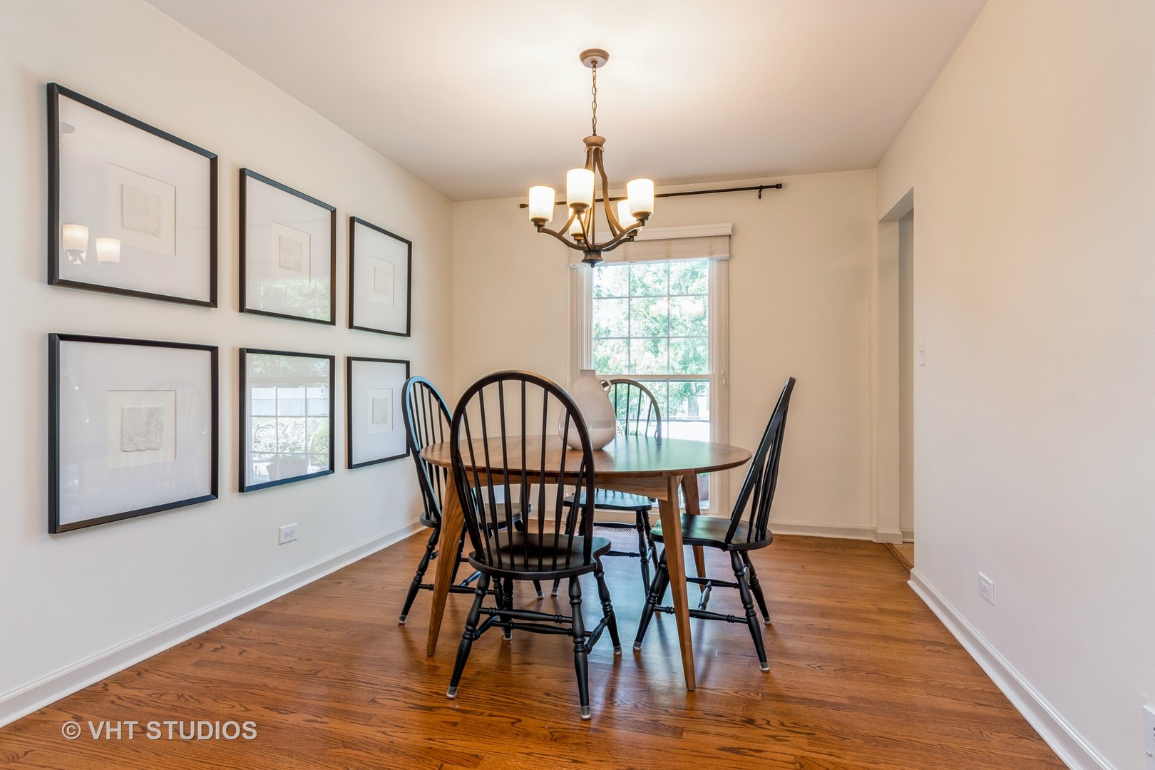 11S502 WALTER Lane, Naperville, IL 60564