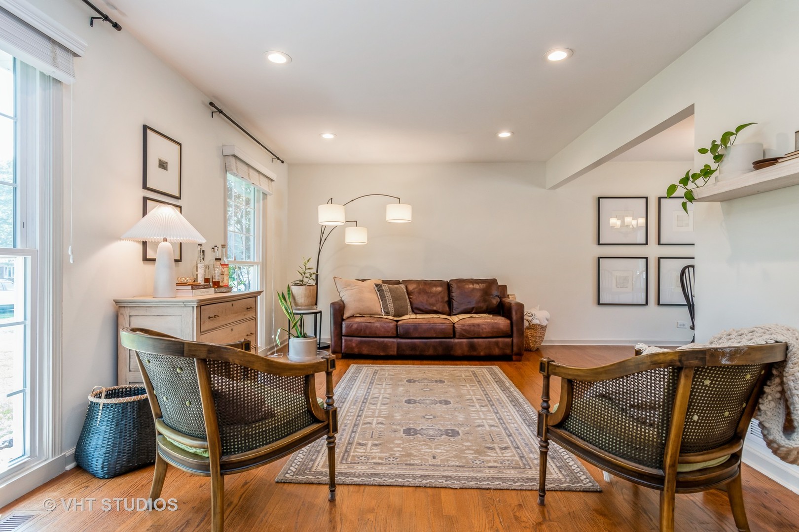 11S502 WALTER Lane, Naperville, IL 60564