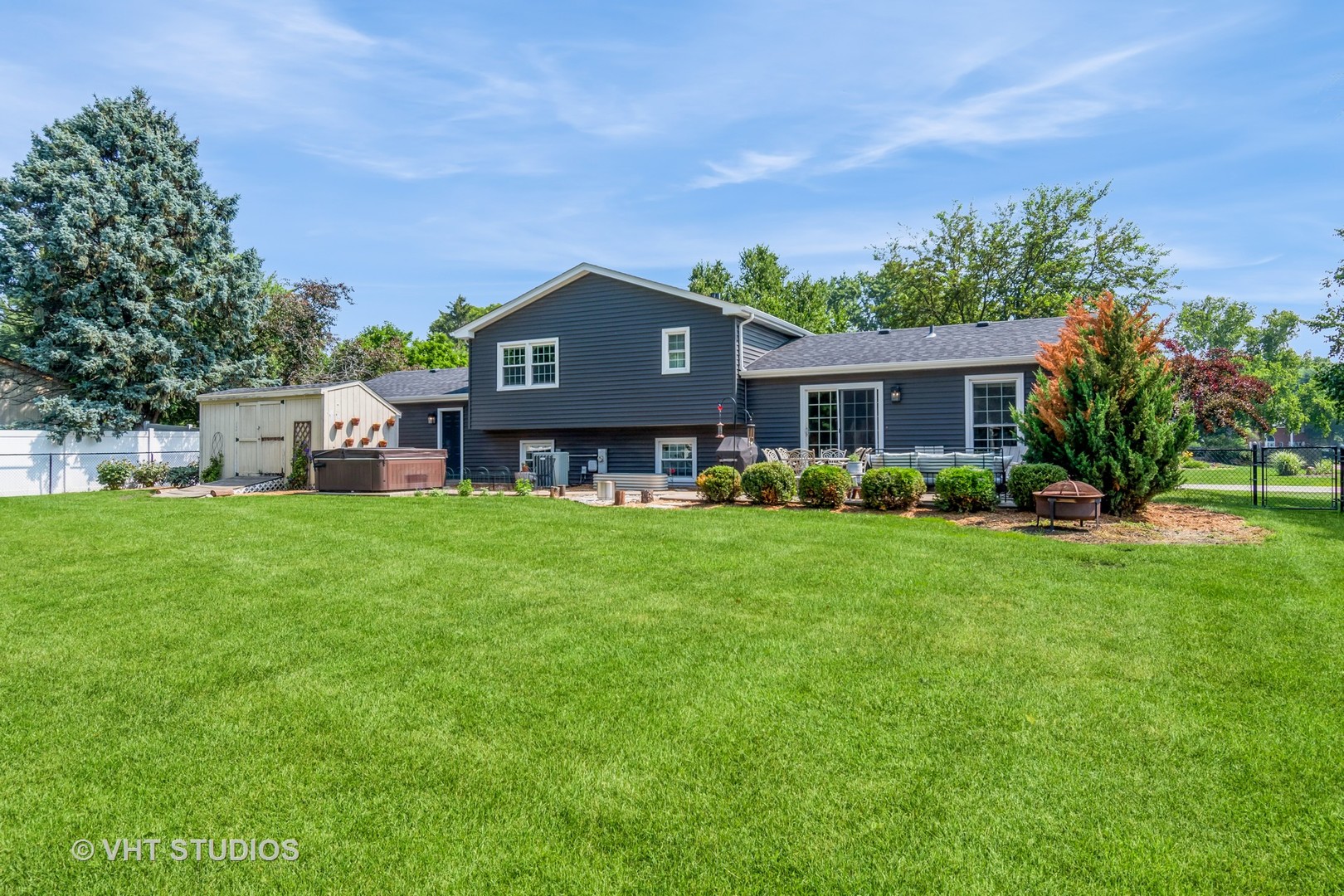 11S502 WALTER Lane, Naperville, IL 60564