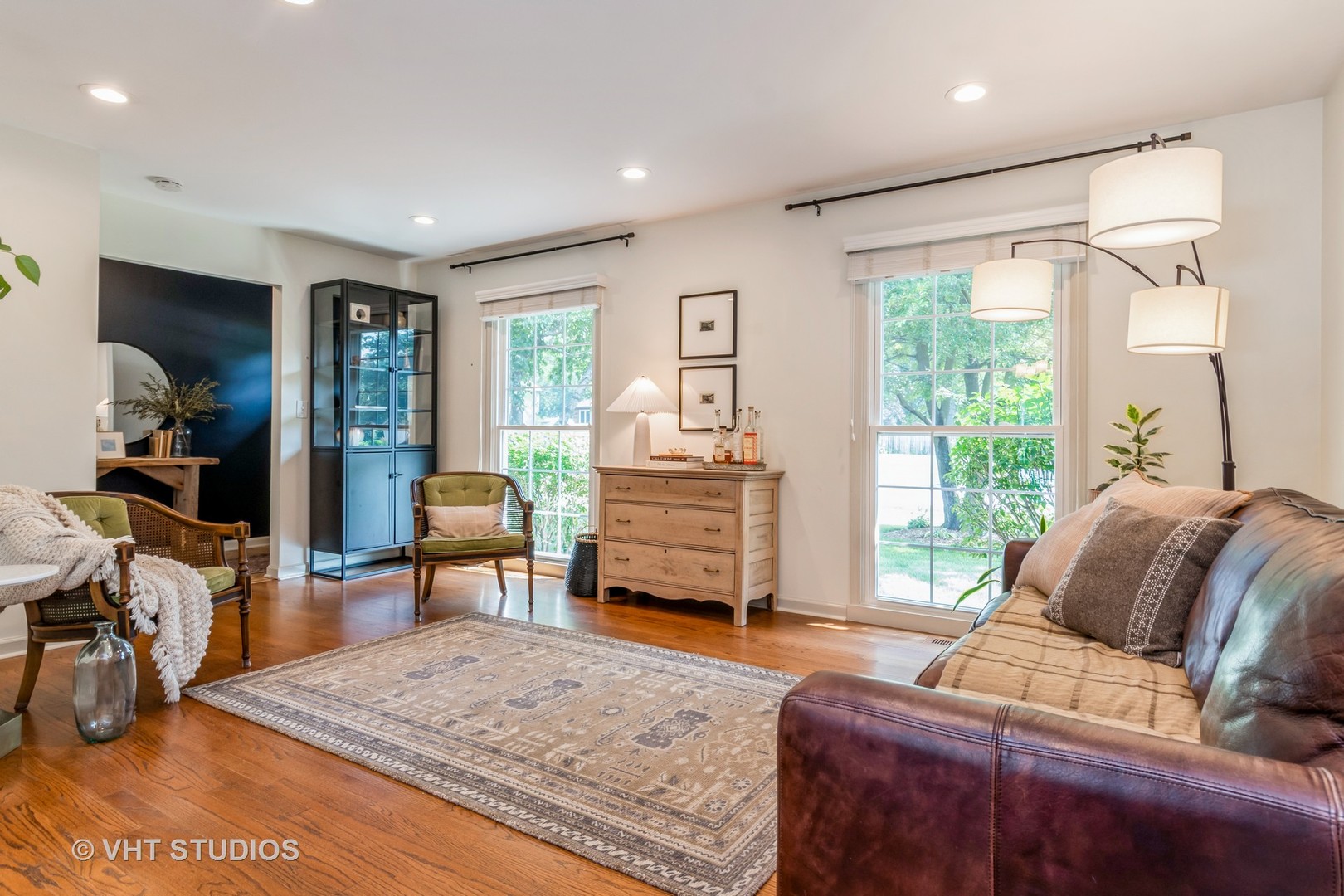 11S502 WALTER Lane, Naperville, IL 60564