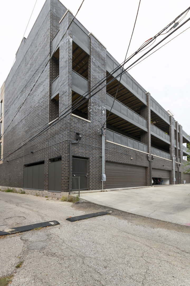 2409 W BERENICE Avenue #401, Chicago, IL 60618