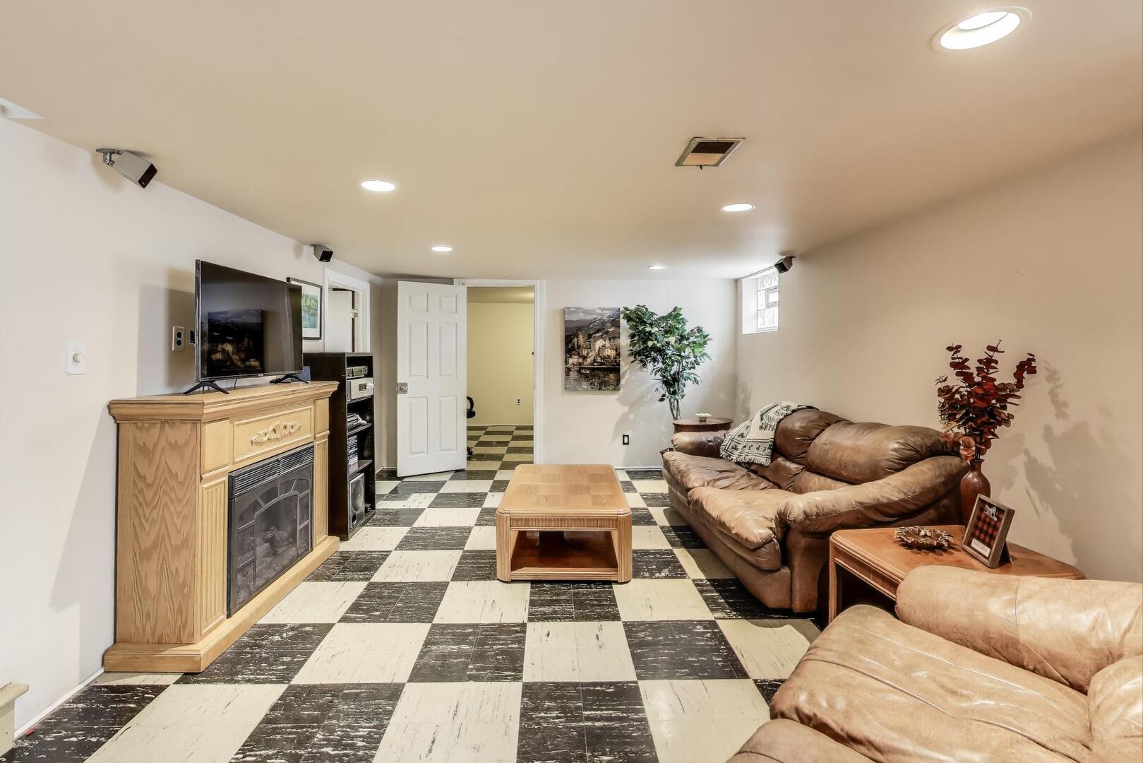 207 E Berkshire Lane, Mount Prospect, IL 60056