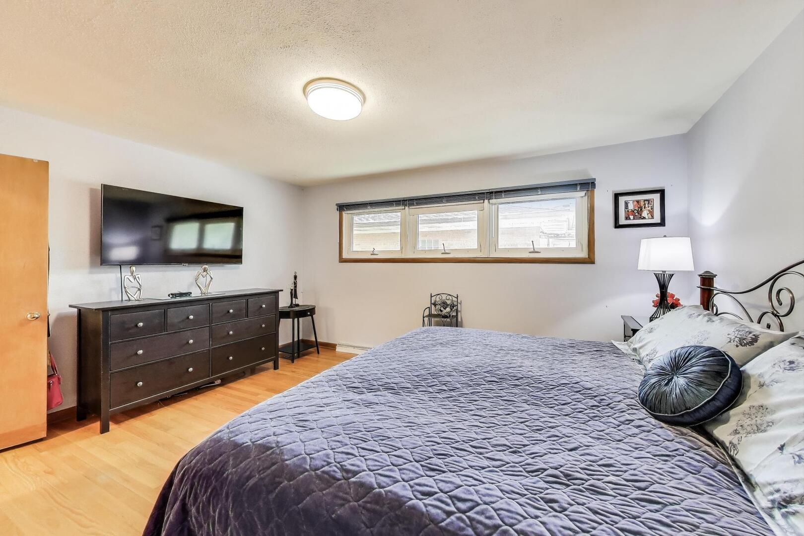 207 E Berkshire Lane, Mount Prospect, IL 60056