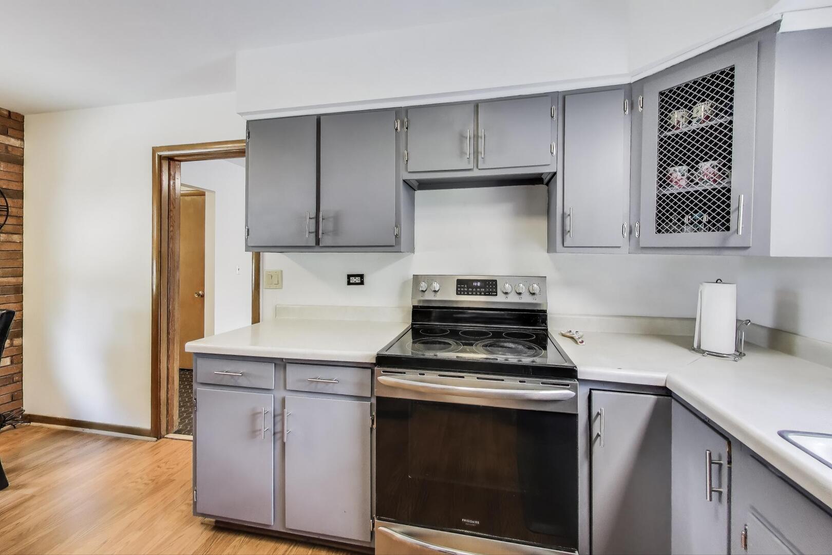 207 E Berkshire Lane, Mount Prospect, IL 60056