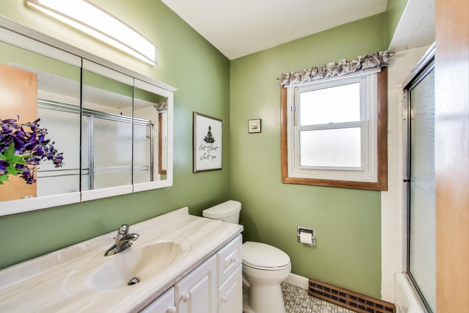 207 E Berkshire Lane, Mount Prospect, IL 60056