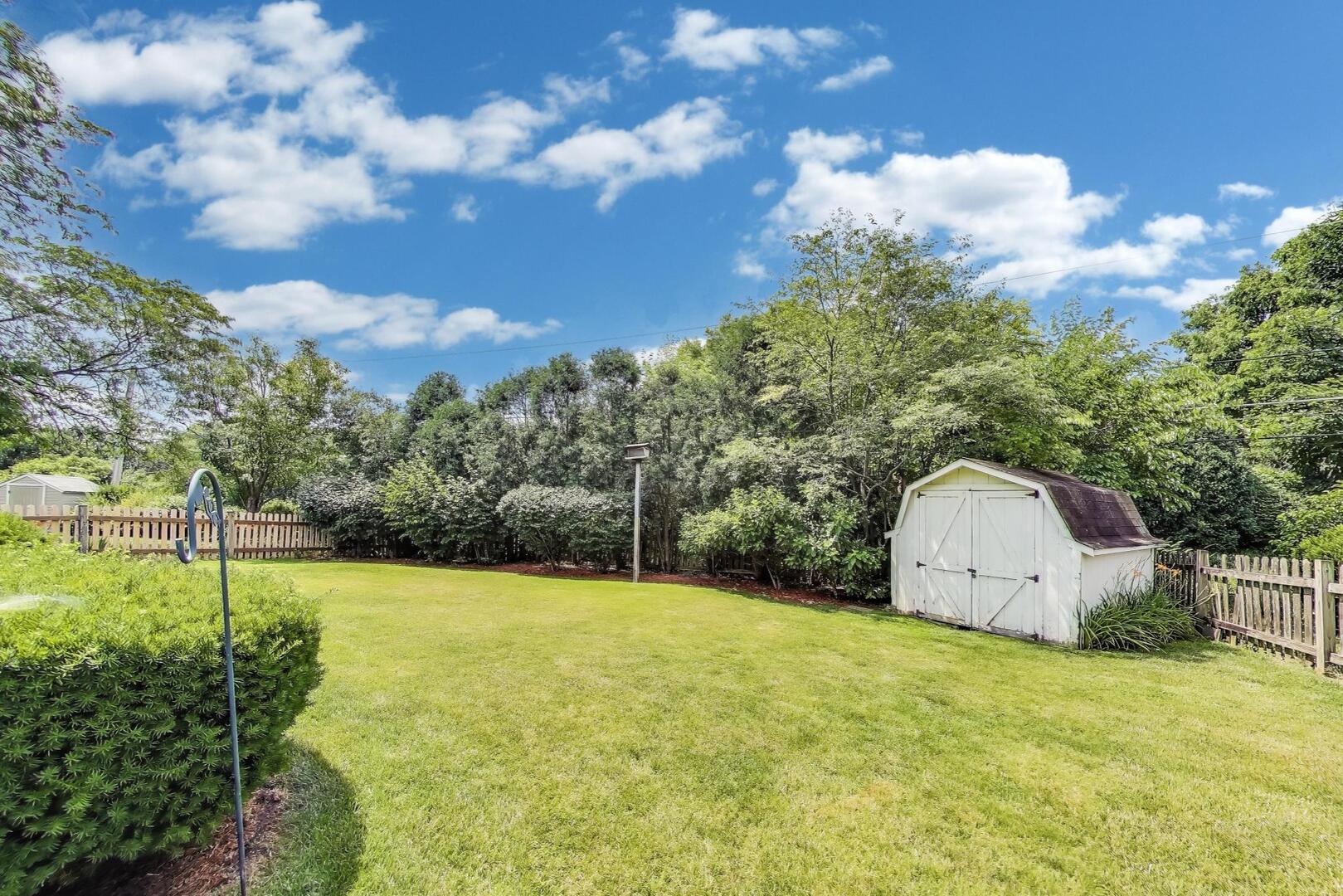 207 E Berkshire Lane, Mount Prospect, IL 60056