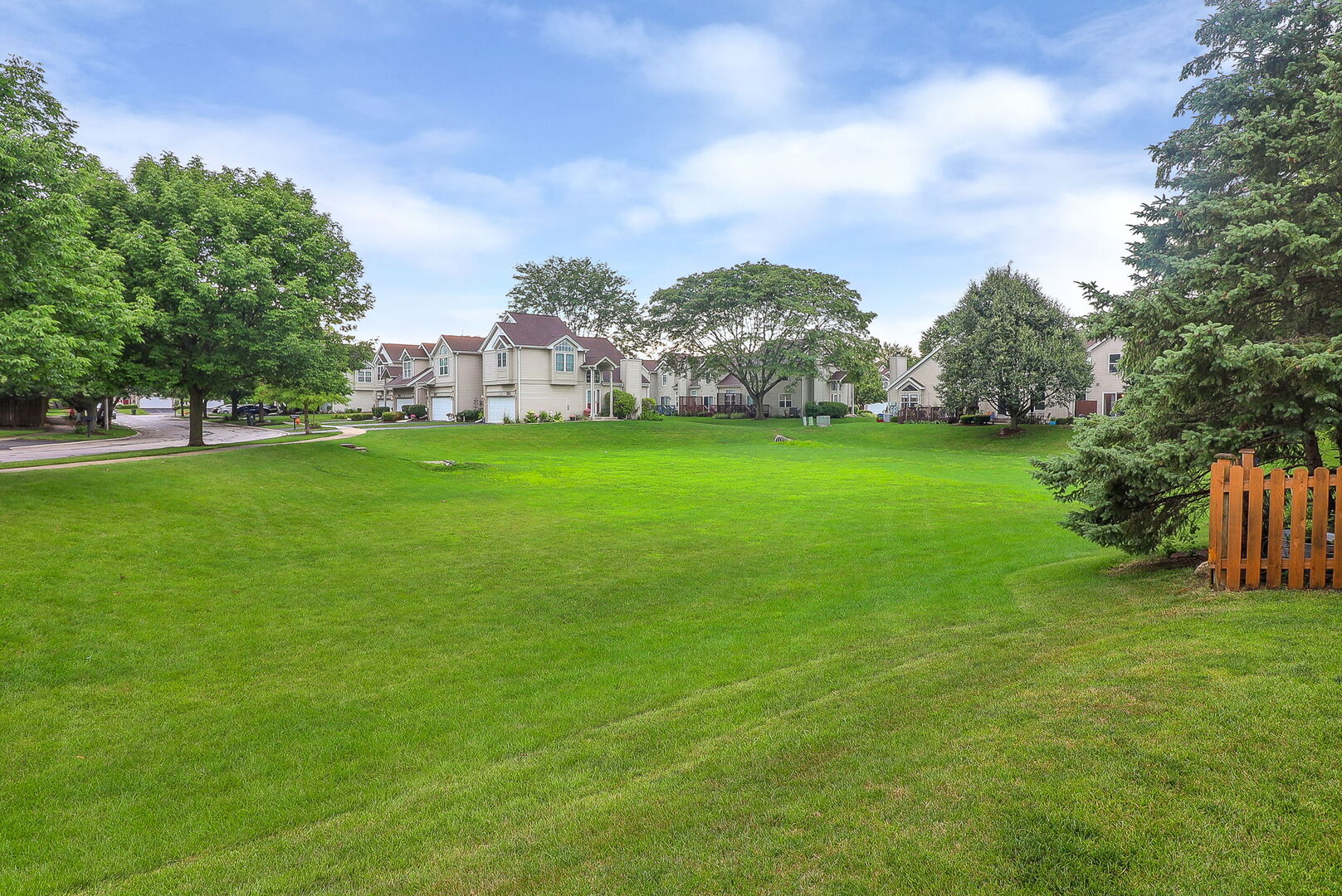 1716 Tamahawk Lane, Naperville, IL 60564