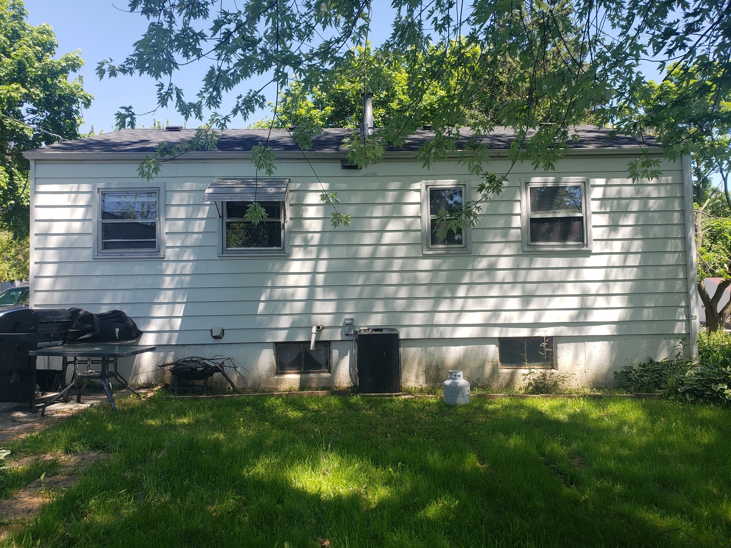 2701 Iroquois Road, Waukegan, IL 60087