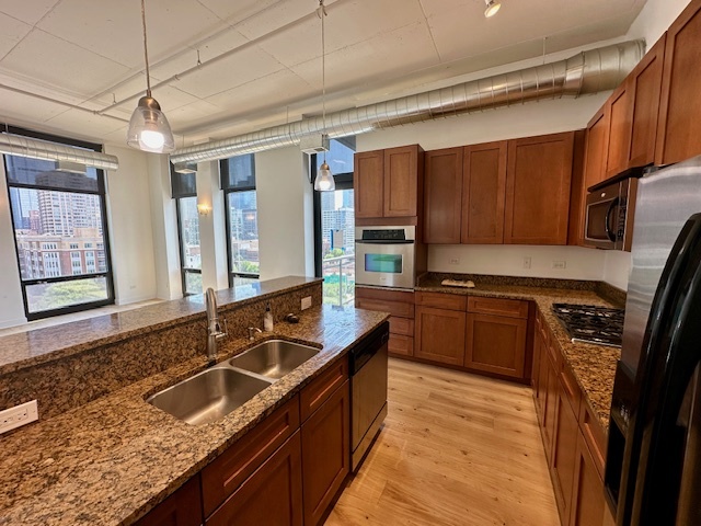 740 W Fulton Street #801, Chicago, IL 60661